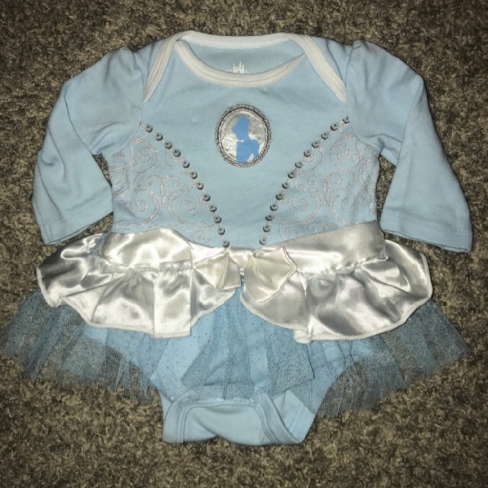 Cinderella onesie. Size newborn.